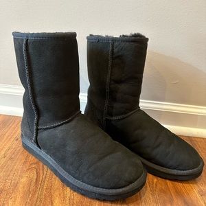 Women’s classic UGG boot, Black suede, Size 8, Like New